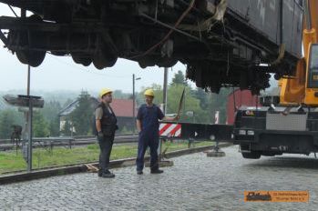 Warten auf den Tieflader. � P. H�hnel