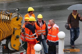 Eine kurze Besprechung f�r die n�chsten Arbeiten. � J. Kutschka