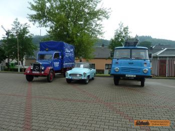 Oldtimer und Oldtimer gesellen sich gern. � M. Ihle