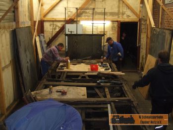 Der hintere Giebel ist nun auch noch abgebaut.