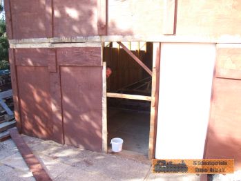 Die Wagenhalle des Packwagens wird ge�ffnet.