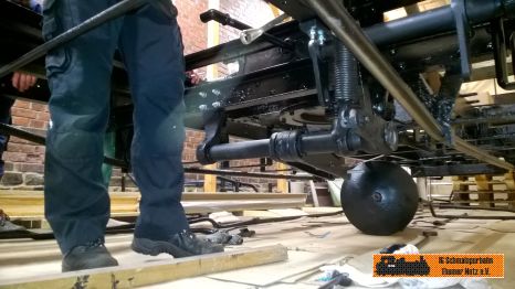 Der gro�e Bremshebel ist montiert.