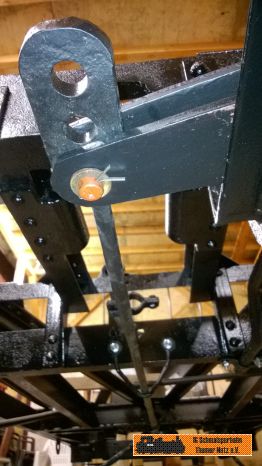 Das erste Bremsgest�nge ist montiert.