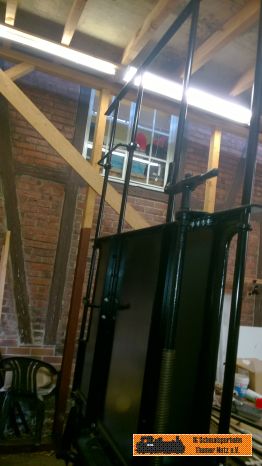 Das Wagenende #1 hat ein paar Steigtritte bekommen.