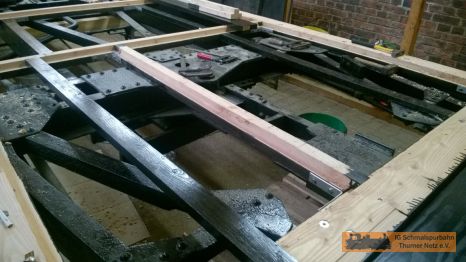 Der Grundrahmen wird in den Ecken verst&auml;rkt.