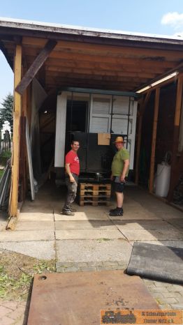 Vorbereitung f�r den vorletzten Transport.