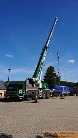 Eingepackt wird unser Wagen Wetterfest transportiert.
