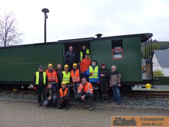Geschafft, der Wagen steht auf der Schauanlage!