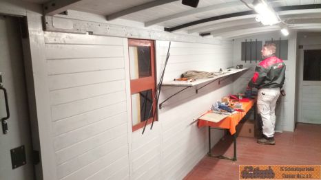 Die Ablage ist nun auch wieder angebracht.