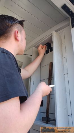 Der alte Schrank ist nun wieder an seinem Platz.