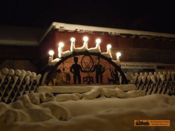 der Schwibbogen leuchtet wieder zur Weihnachtszeit