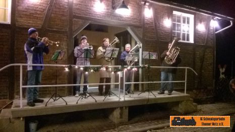 Die Blasmusikanten spielen.