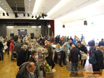 Der Saal hat sich langsam Gef&uuml;llt.