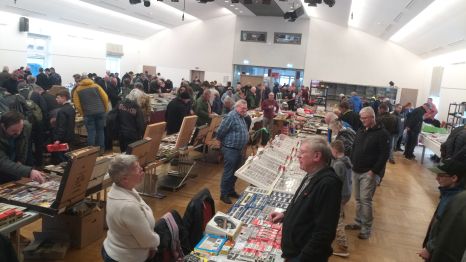 Wahnsinn der Saal ist schon voller Besucher.