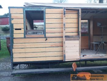 Der Postwagen 1700 wird aufgebaut.