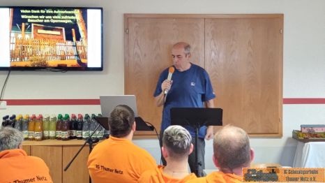 Hellmut Siegel hat uns geholfen.