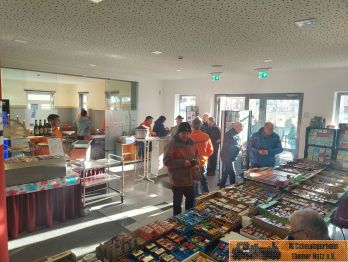 Im Foyer sind die Kasse und die Mitropa.