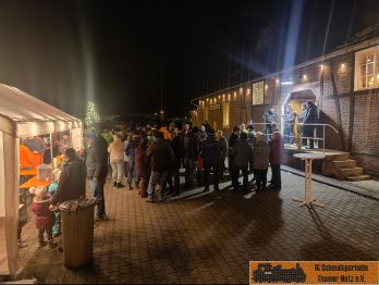 Es erklingen nun sch&ouml;ne Weihnachtslieder.