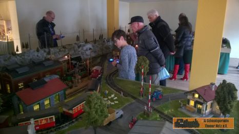 Die neue Gartenbahn der Familie Lenk.